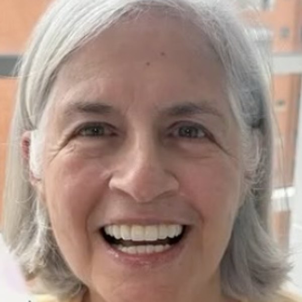 Después: Cambio de sonrisa completo, resultado de la Dra. Francy López en Bogotá
