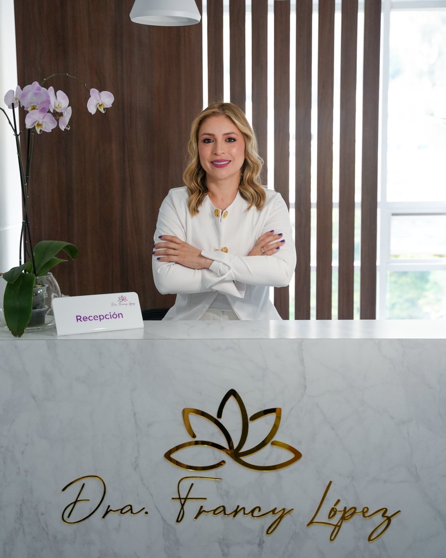 Recepción del consultorio de la Dra. Francy López en Usaquén, Bogotá